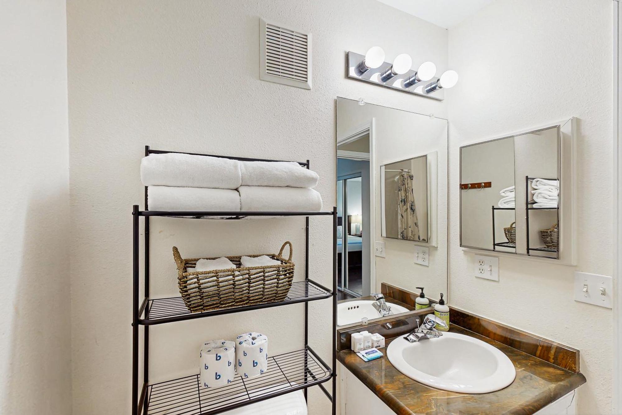 Waters Edge Apartment Salishan Beach ห้อง รูปภาพ